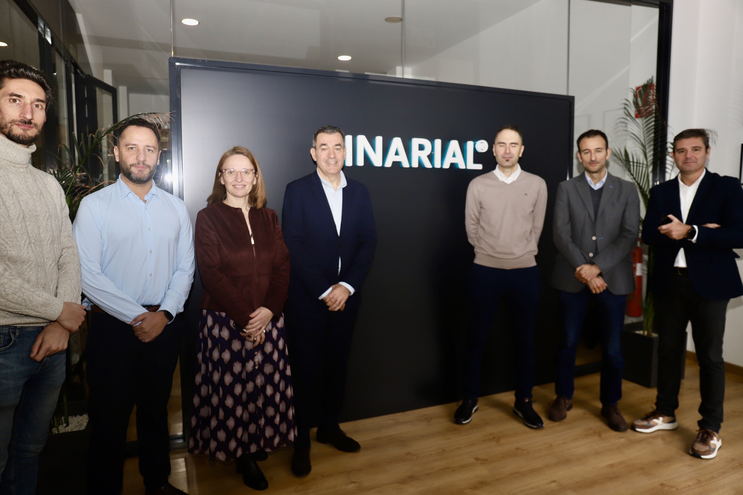 20251128VisitaBinarialNeotec (4)