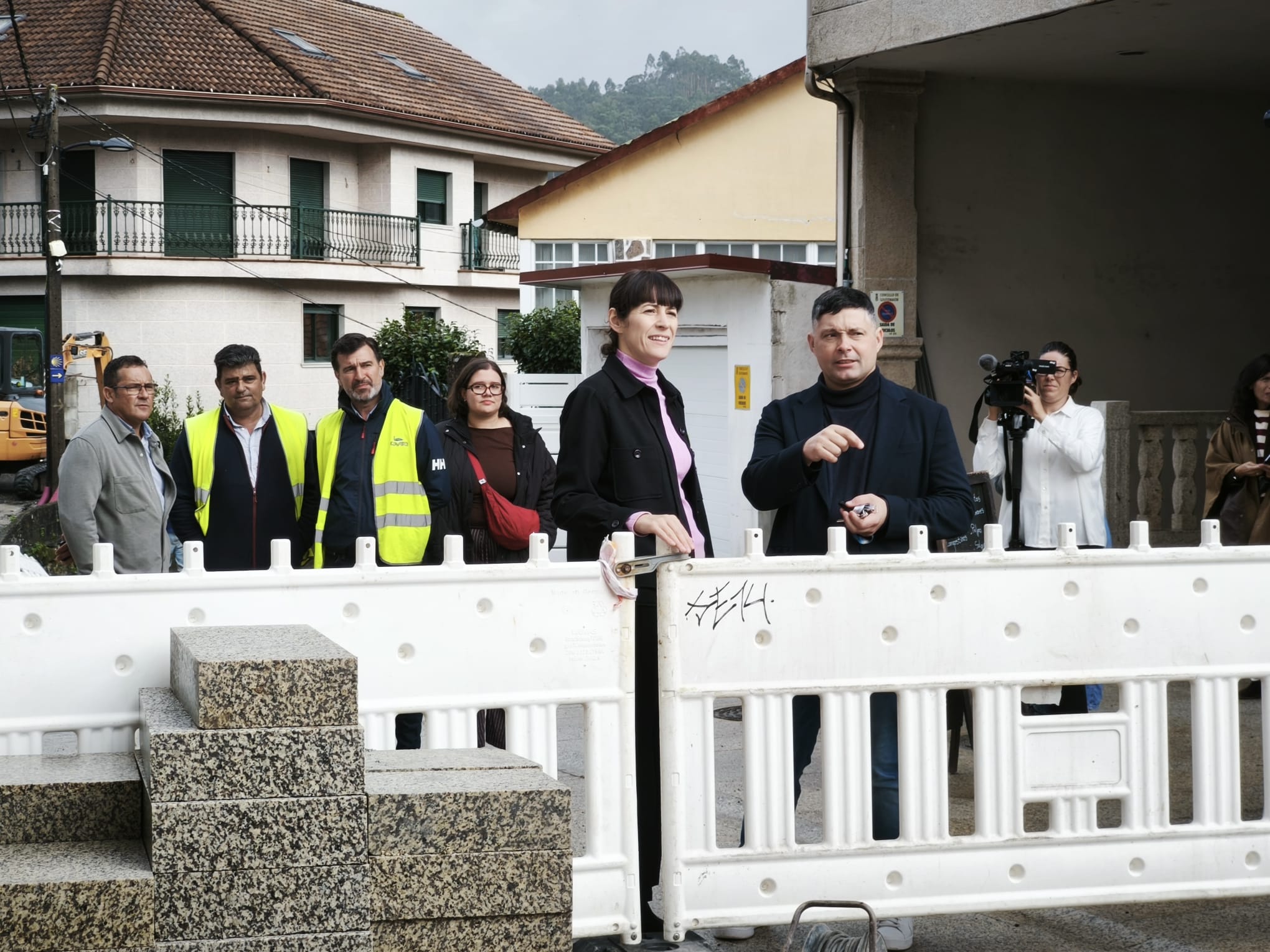 Ana Pontón e Manu Lourenzo obras camiño de Santiago