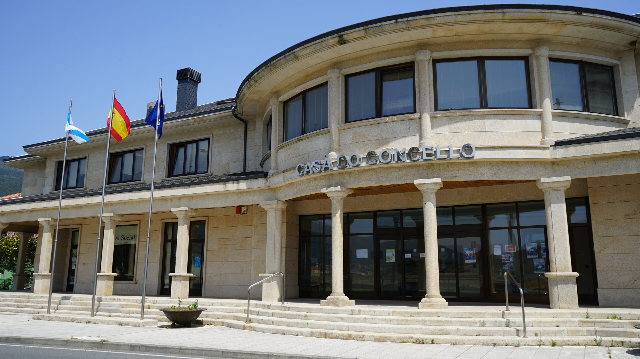 FOTO Cariño – El Concello de Cariño adjudica la rehabilitación del pabellón municipal, que contará con una inversión de más de 200.000 euros