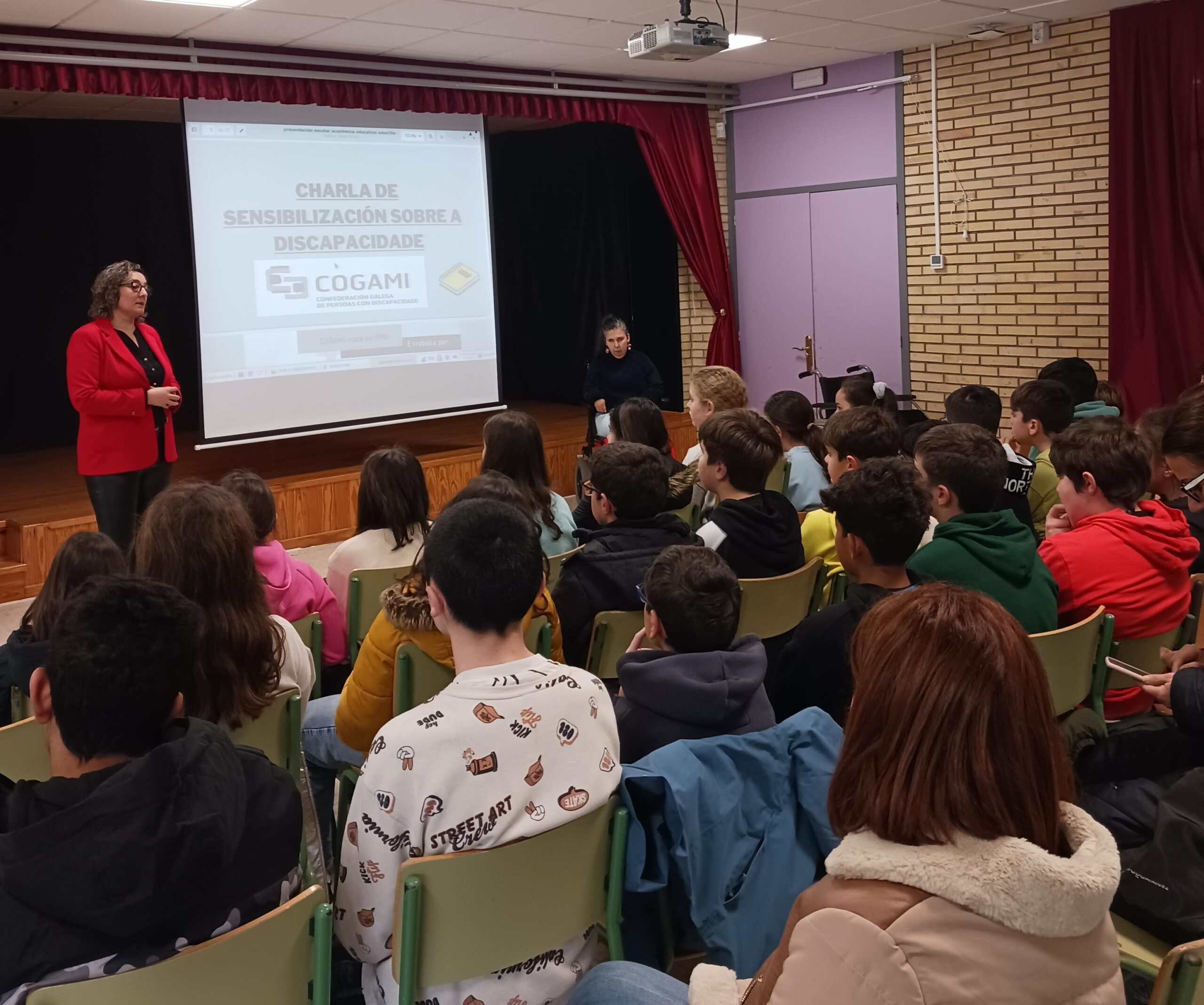 GAYreEbLKq-charla-de-sensibilizacion-con-persoa-voluntaria