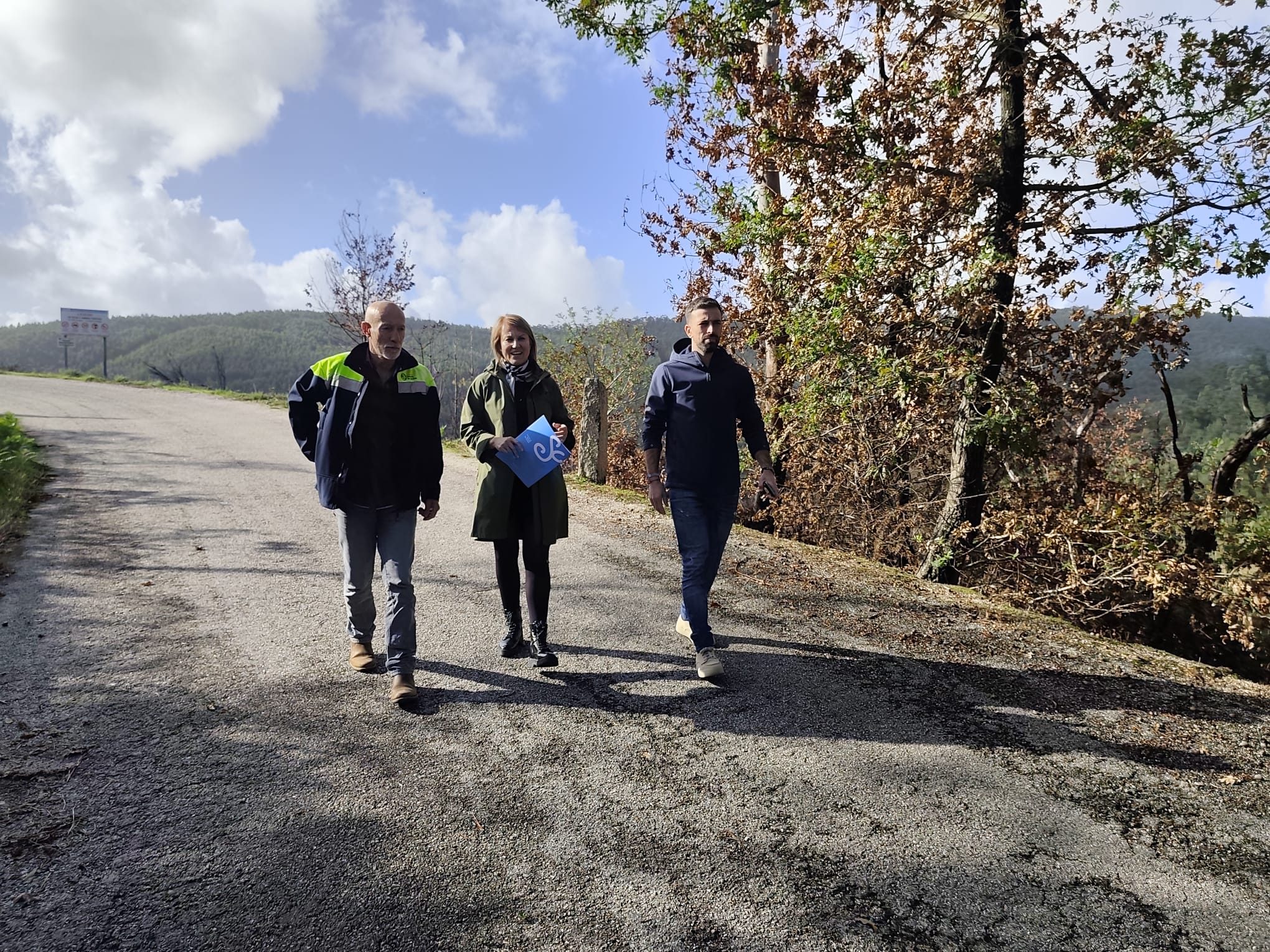 LOLI CASTIÑEIRA MARCOS TRONCOSO E TÉCNICO MUNICIPAL NA ZONA AFECTADA