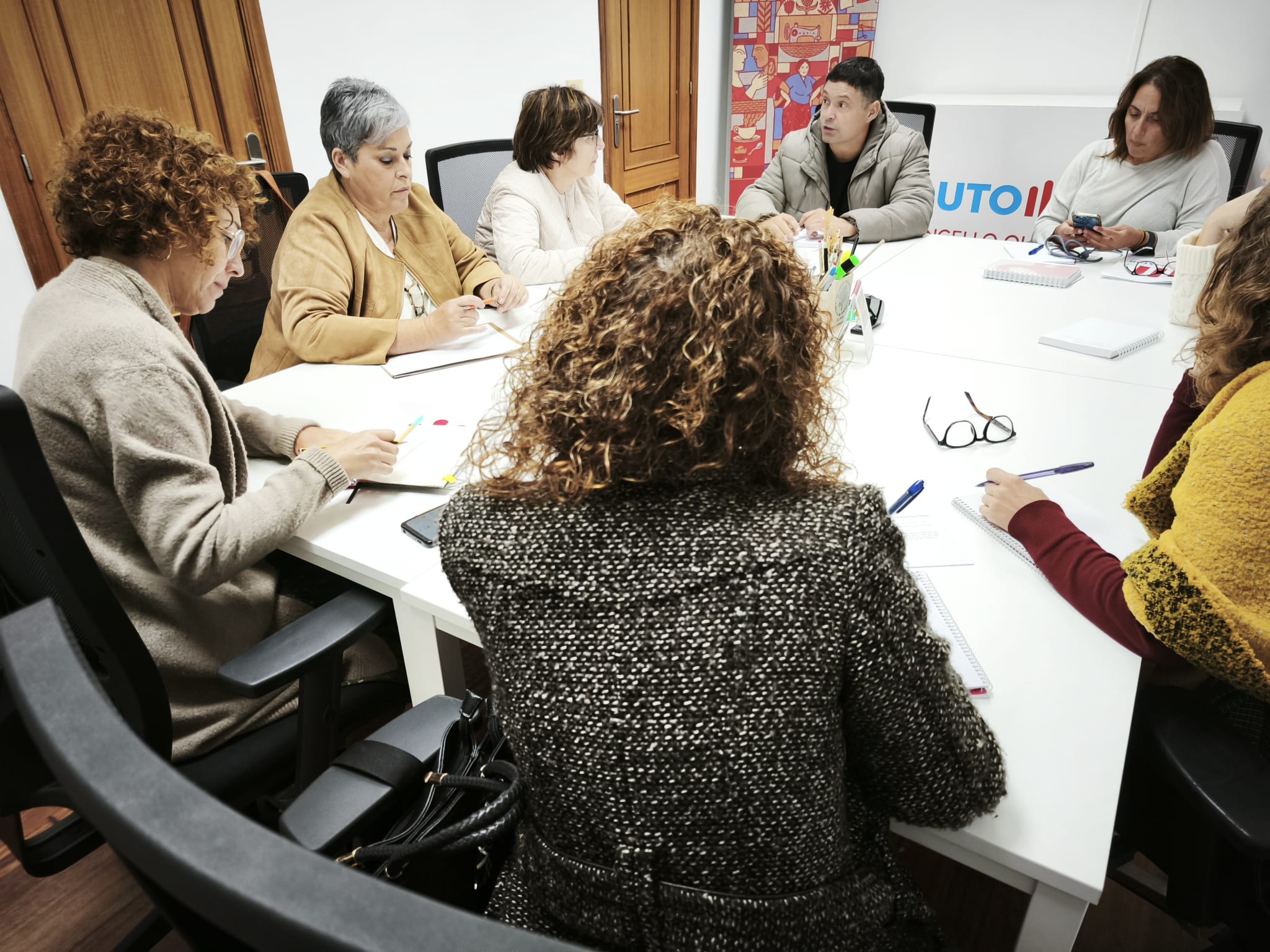Manu Lourenzo, respresentantes centro de saude Arcade e os servizo municipais concello 01