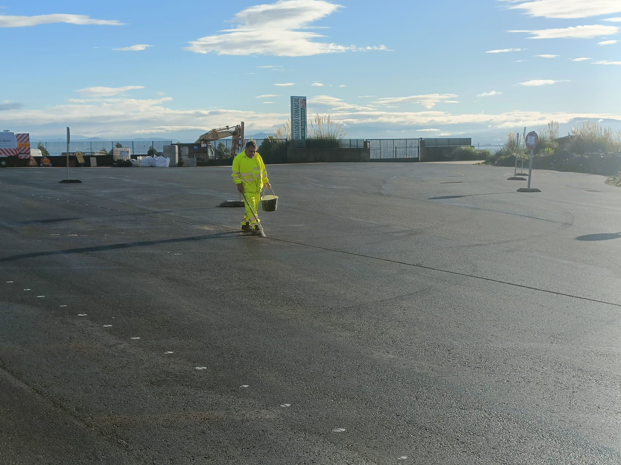 Pintado sinalización viaria acceso punto limpo. Novembro 2025 (1)