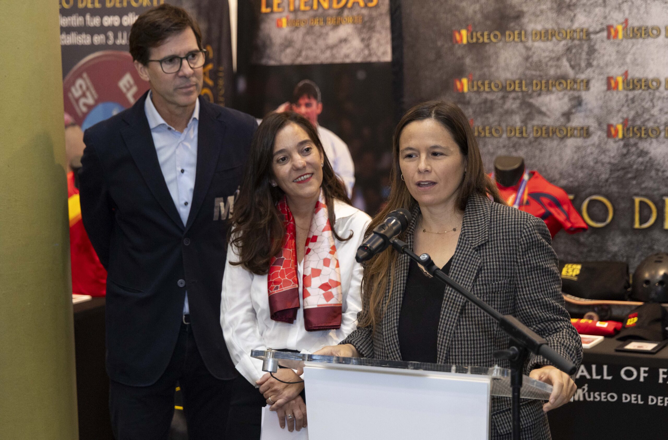 apg_20251112_ALCALDESA_VAZQUEZ_EXPO_MUJERES_LEYENDAS_DEL_DEPORTE (2)