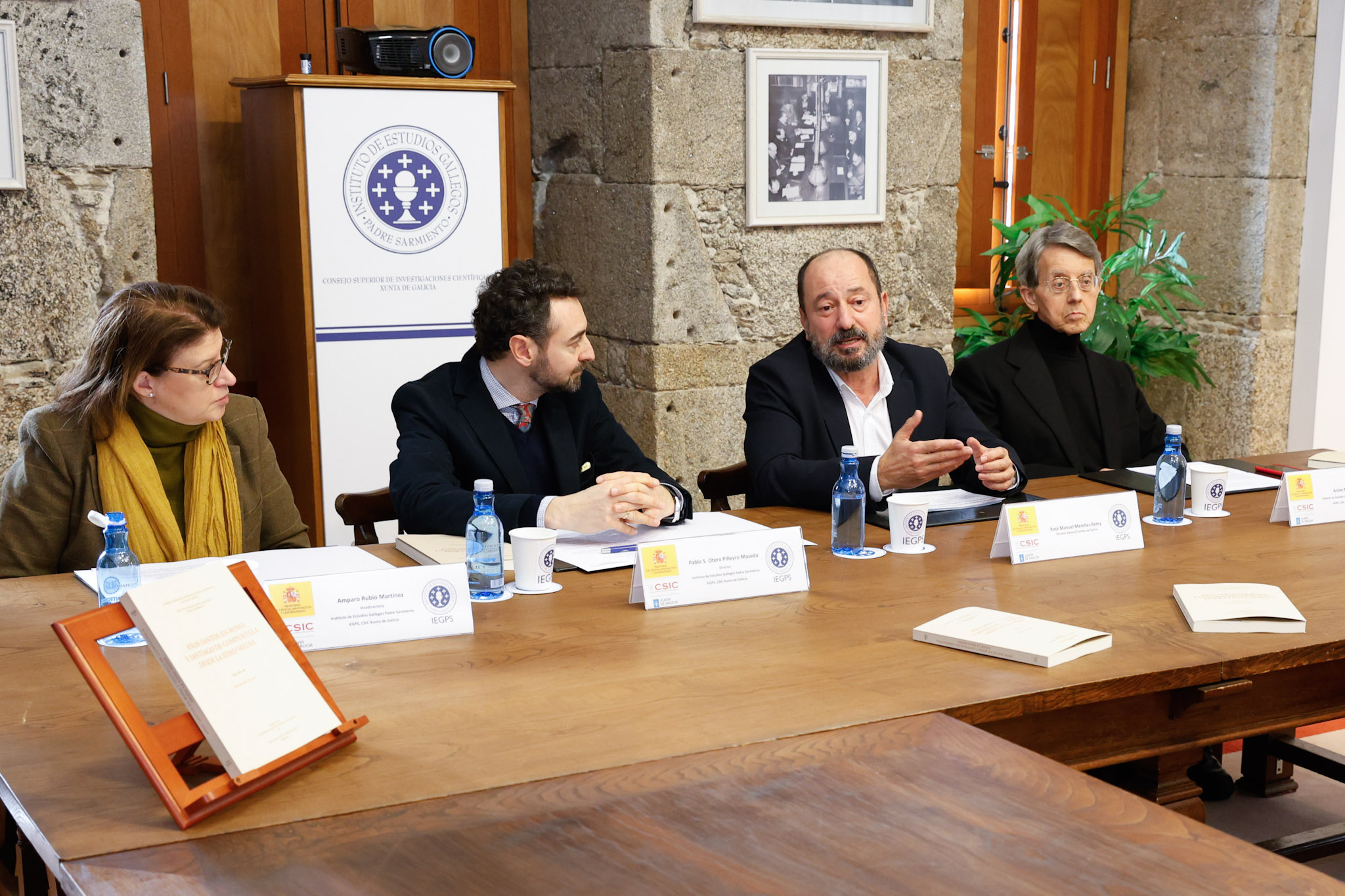 251209 NPAnosSantosRomaSantiago (2)