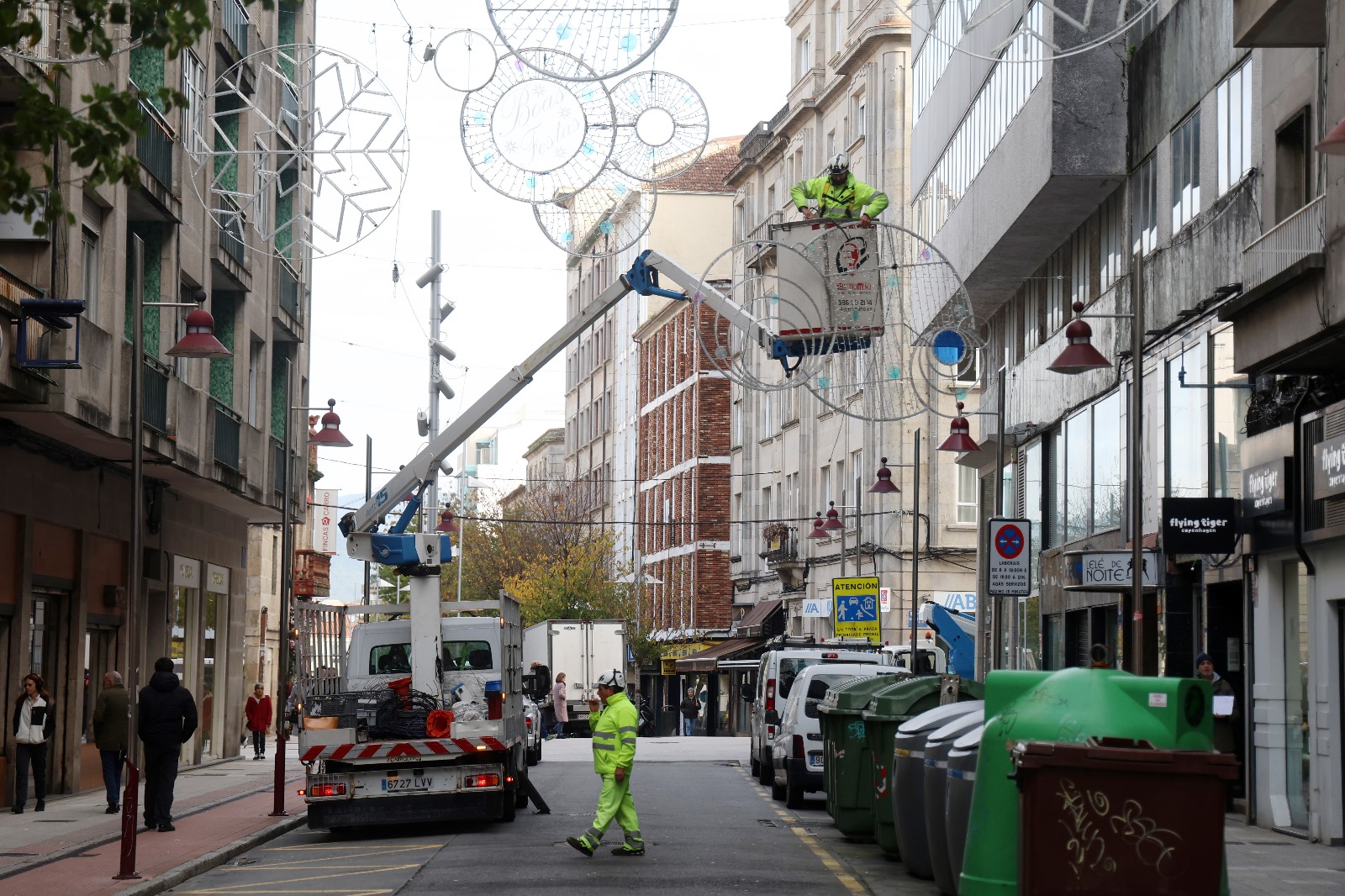 Colocación luces de Nadal 2025 – 1