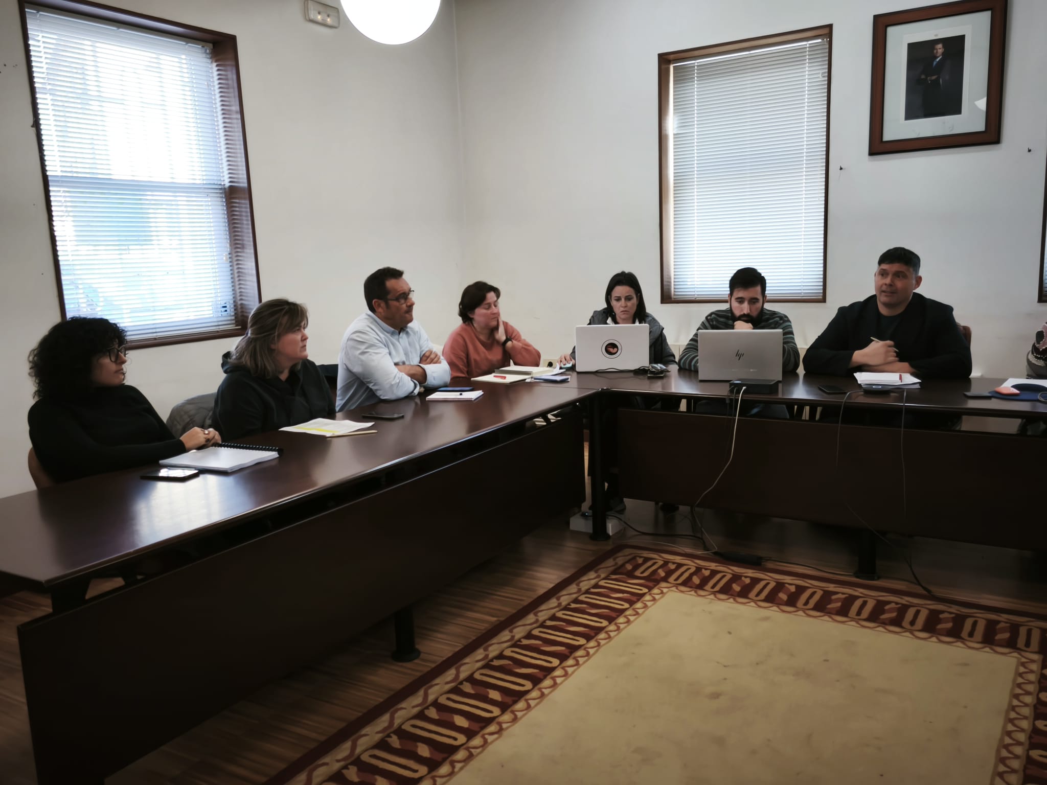 Goberno local no pleno