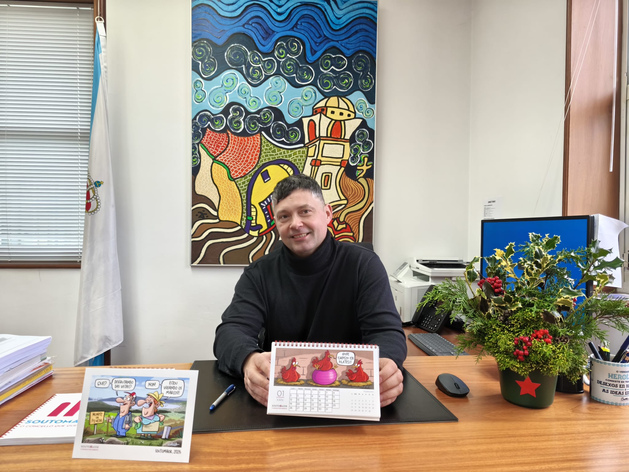 Manu Lourenzo co calendario do 2026 de Soutomaior