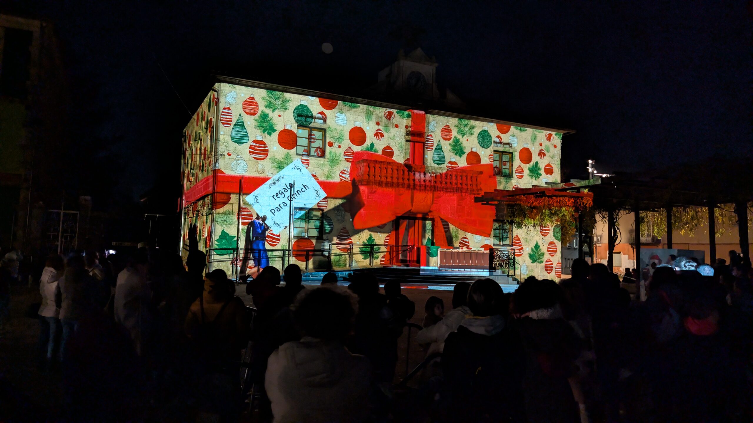 Tomiño convértese en referente tecnolóxico navideño cun videomapping interactivo único en España 03