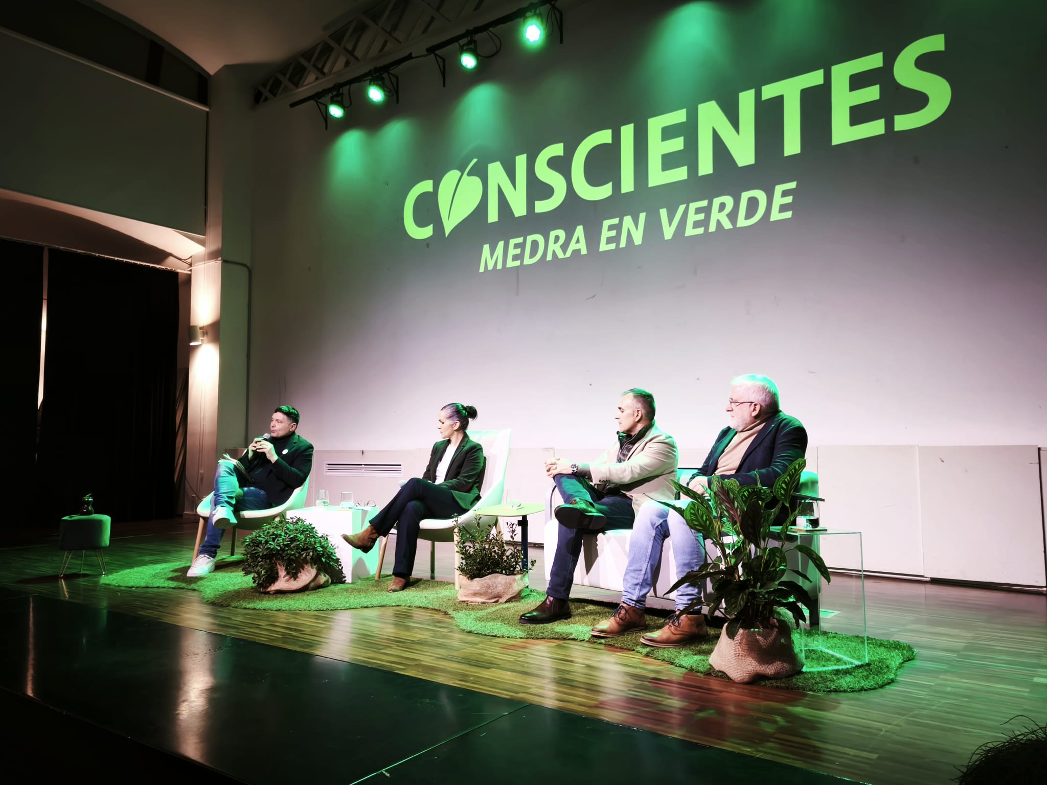 acto de prensentación conscientes no Multiusos de Arcade