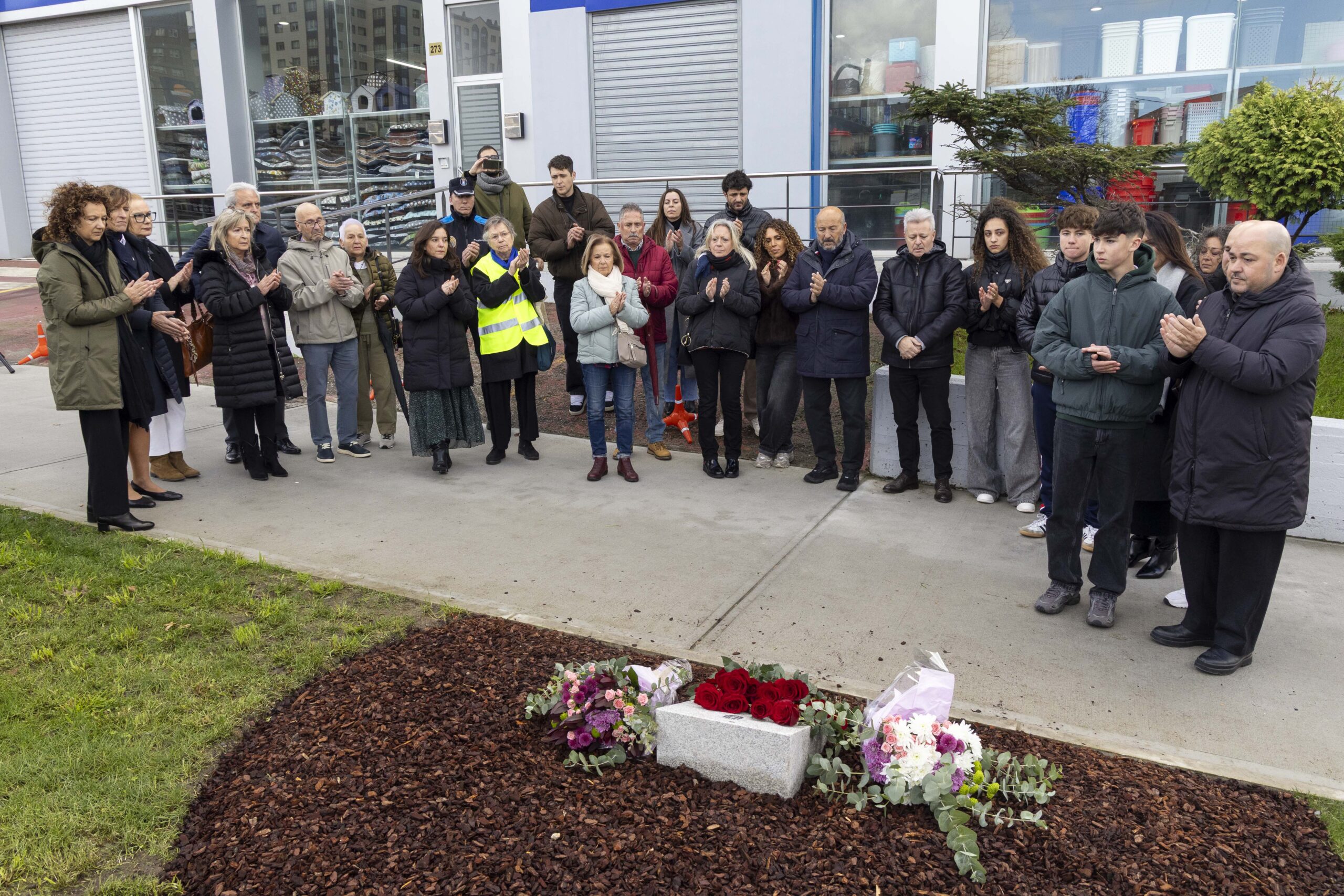 apg_20251216_ALCALDESA_HOMENAXE_FALECIDOS_ACCIDENTE_AVDA_FISTERRA (2)