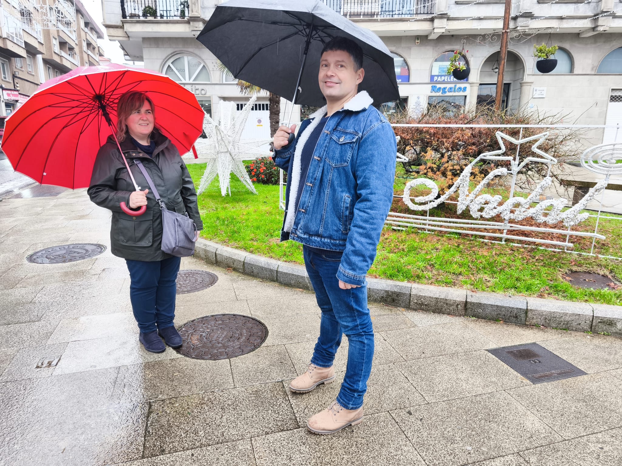 rosana martinez boullosa e manu lourenzo visitando o alumeado de Nadal nesta xornada