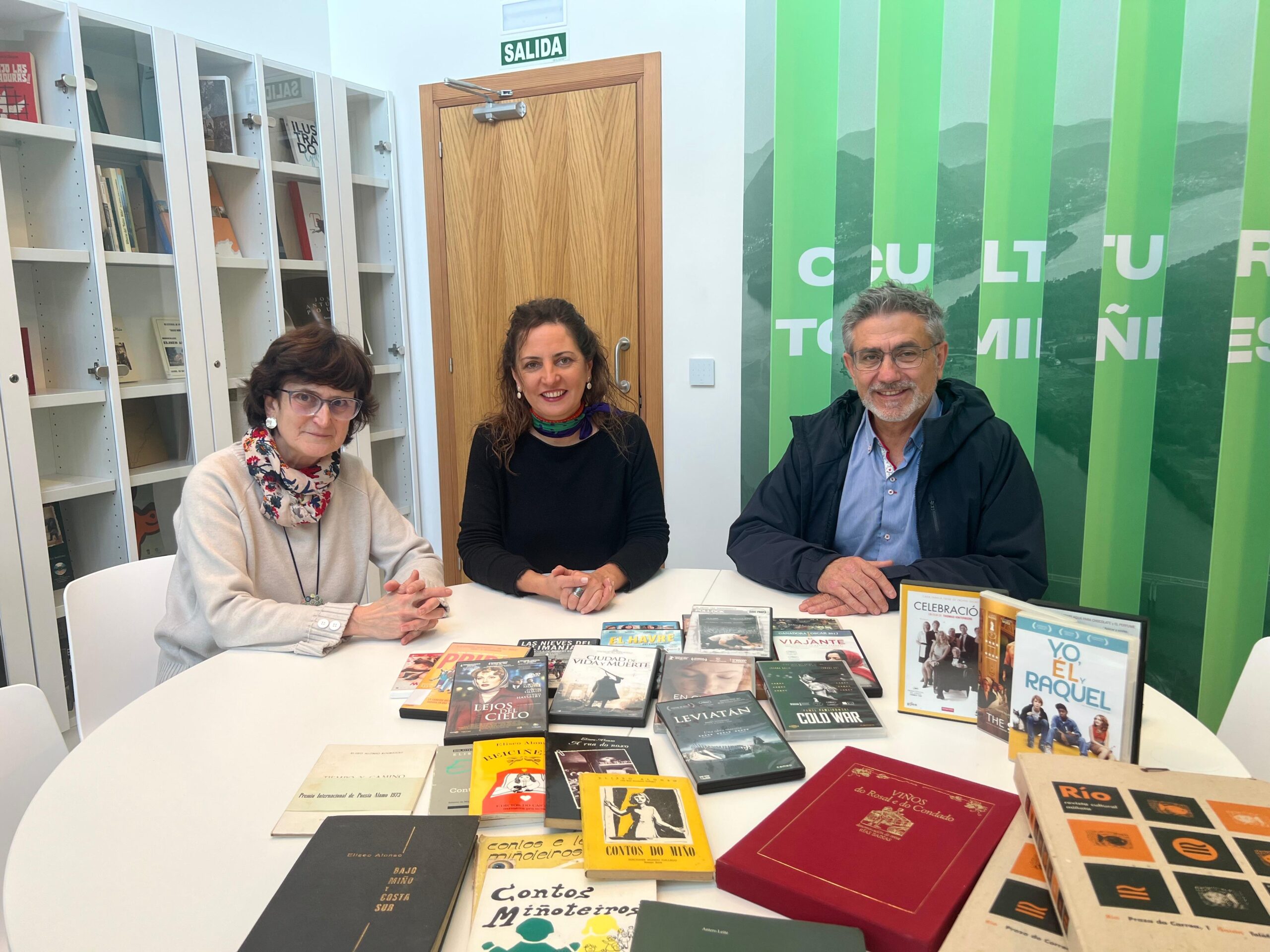 O Cineclub Poleiro doa a súa colección de máis de 200 DVDs e Blu-rays ao Espazo Isaura Gómez 01