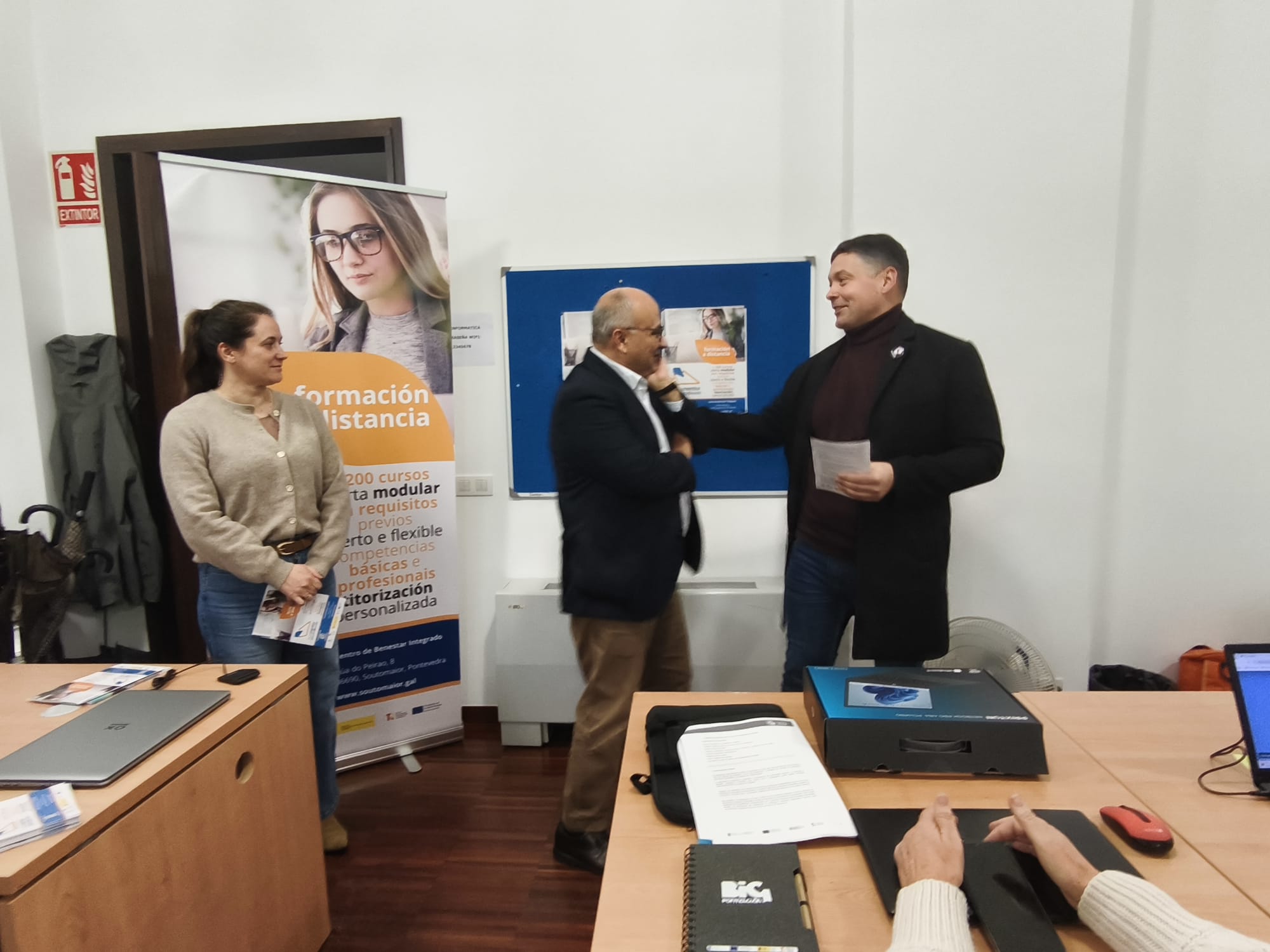 abel losasada e Manu Lourenzo e María Orientadora Laboral AULA MENTOR 02