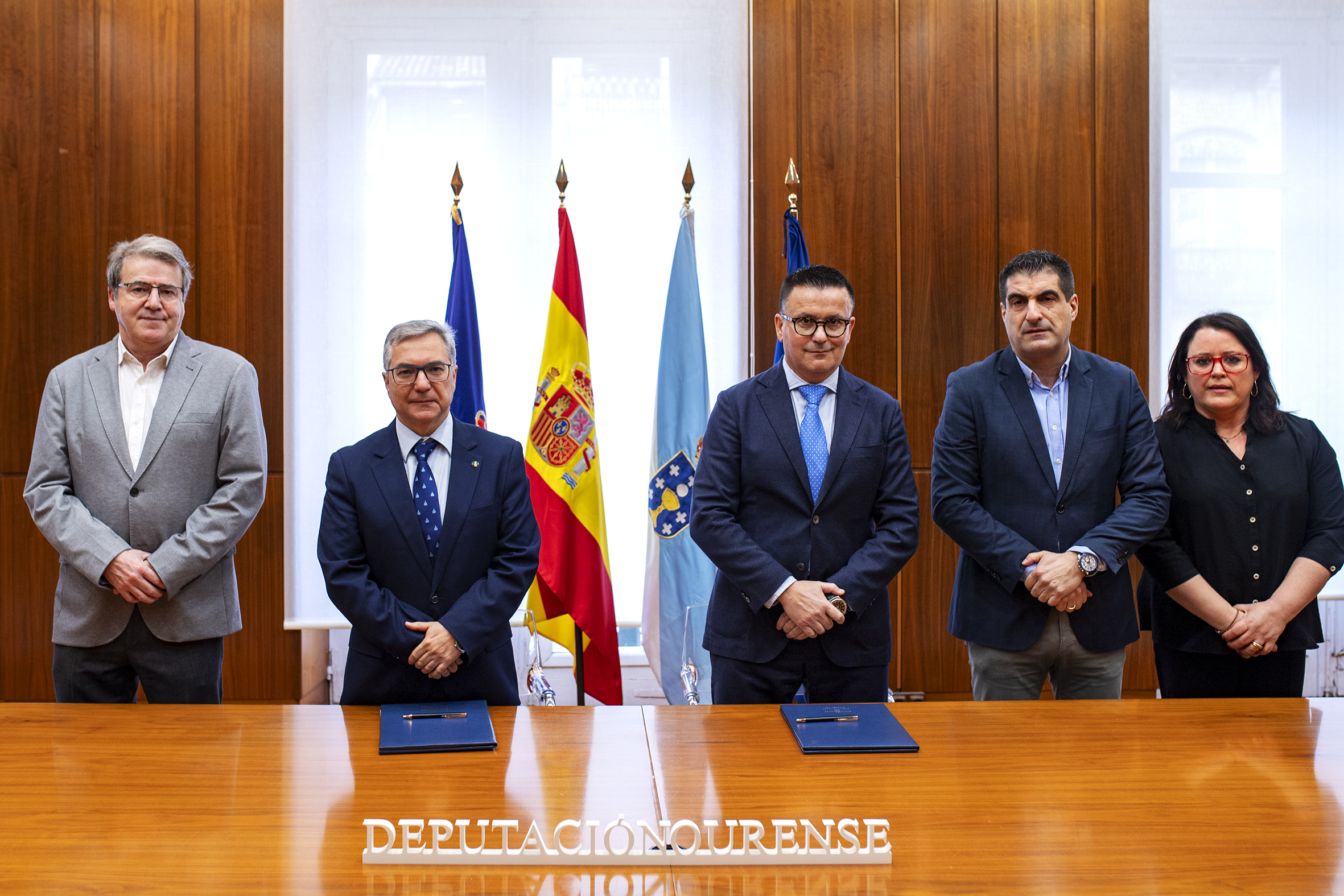 20260218ConselleiroSinaturaProtocoloDeputacionOurensePrazasdeAbastos (2)