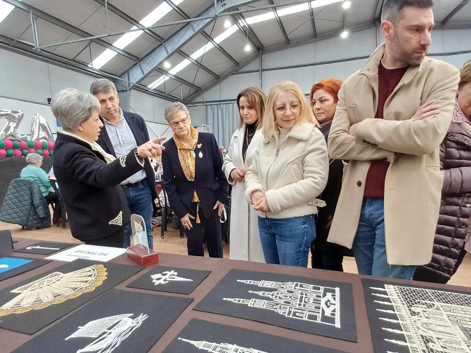 Alcalde, presidenta Filigrana, concelleiros con Ana Rosa Lista
