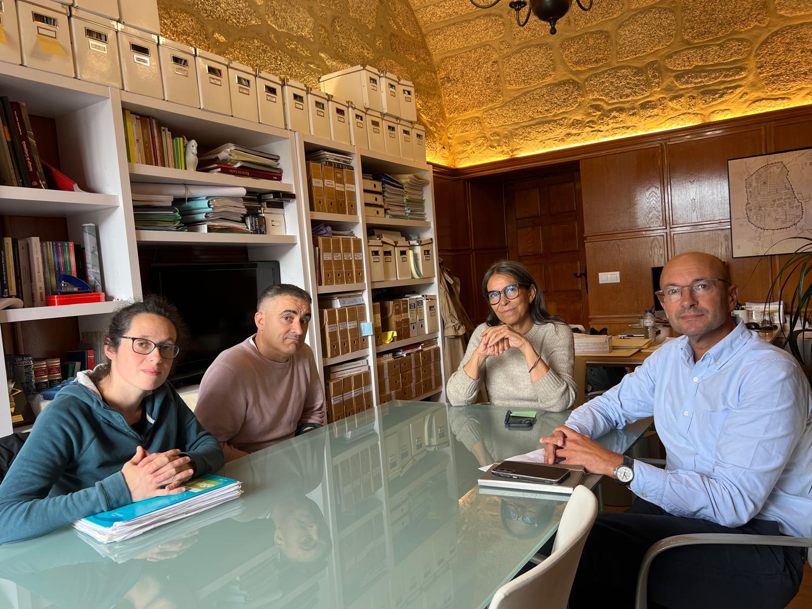 IMAXE DE ARQUIVO – Rosón e Muíños nunha reunión de finais do 2025 coa representación sindical dos CSC