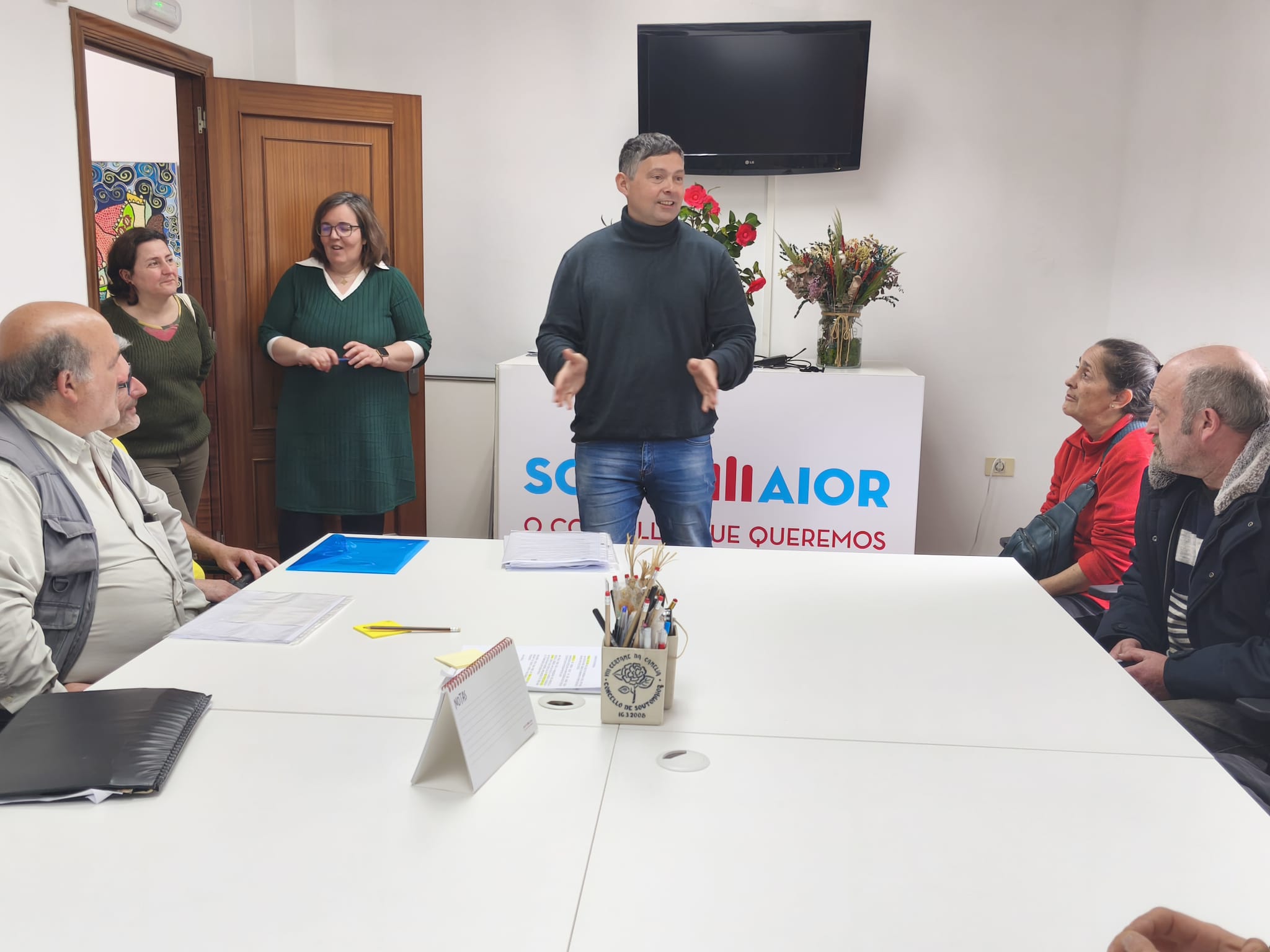 Manu Lourenzo dando a benvida as novas traballadores-as _02