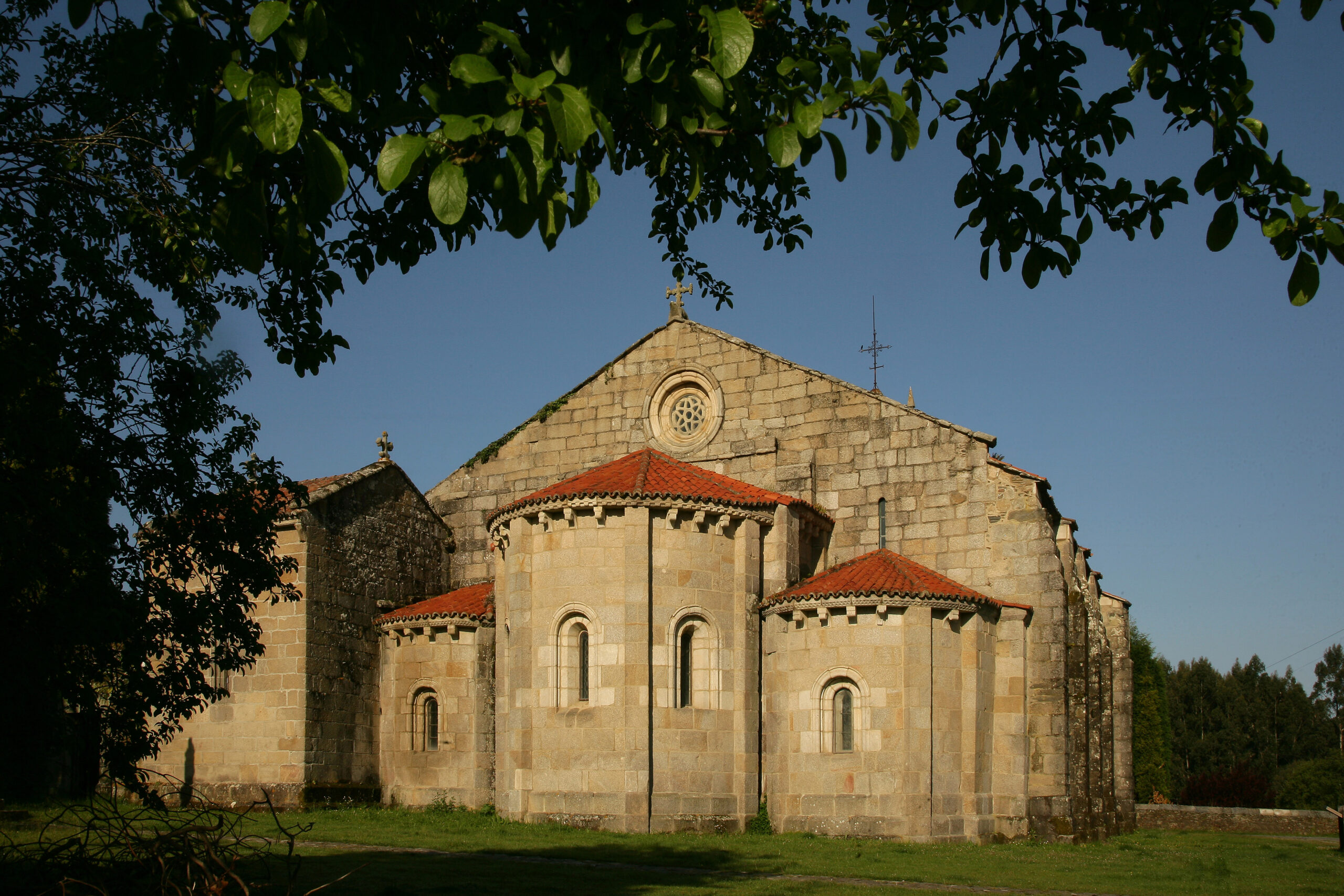 Mosteiro San Salvador exterior